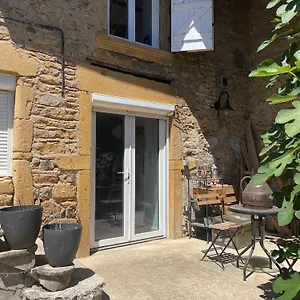 petit-studio-aux-portes-du-beaujolais.hotels-rhonealpes.com/